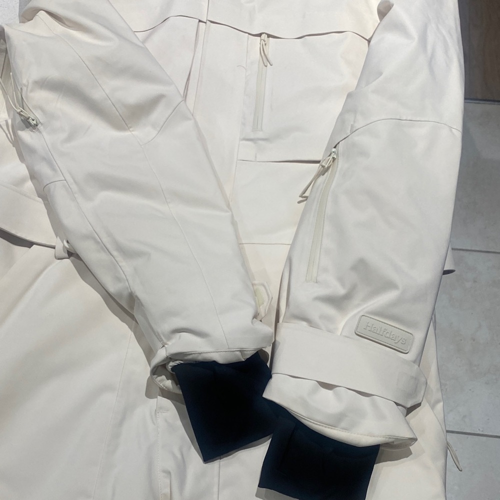Women's Cream Ski & Snow Jacket - Picture 8 of 16